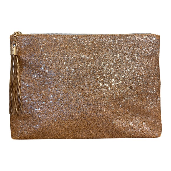 Expressions NYC Handbags - HOST PICK! 🎉 Shimmery Tassel Zip Clutch - NWOT